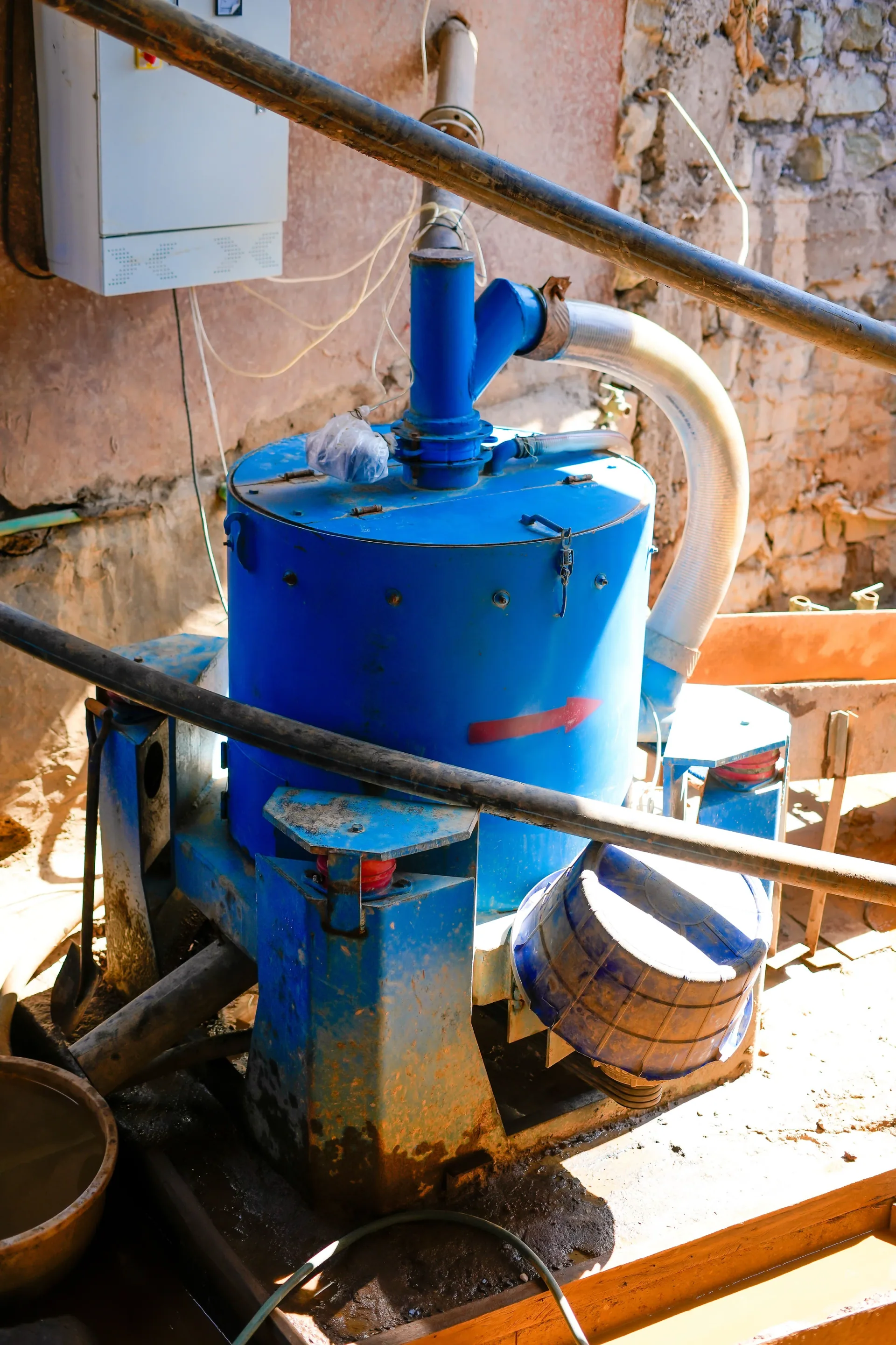 Knelson centrifugal concentrator optimization and water pressure tuning