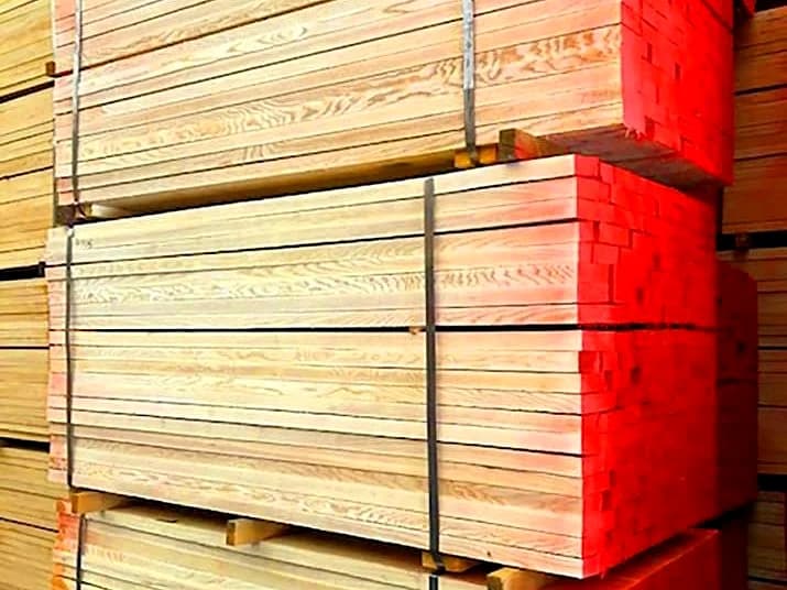Container discharge and yard logistics for corporate supply.
